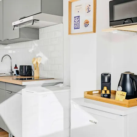 Azur - En Plein Centre De - Climatisation - Wifi - Proche Du Palais Des Festivals Et Des Commerces 戛纳