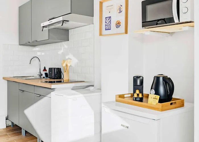 Azur - En Plein Centre De - Climatisation - Wifi - Proche Du Palais Des Festivals Et Des Commerces 戛纳