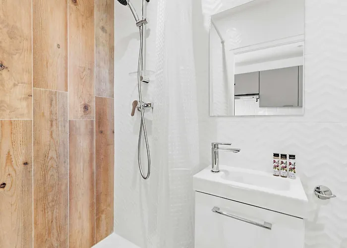 Azur - En Plein Centre De - Climatisation - Wifi - Proche Du Palais Des Festivals Et Des Commerces 戛纳